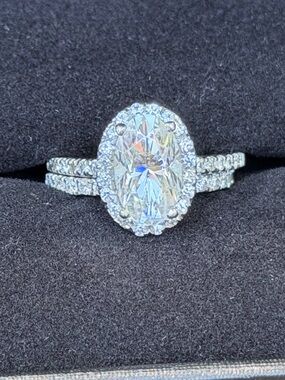 Oval Halo Diamond Engagement Ring in White Gold